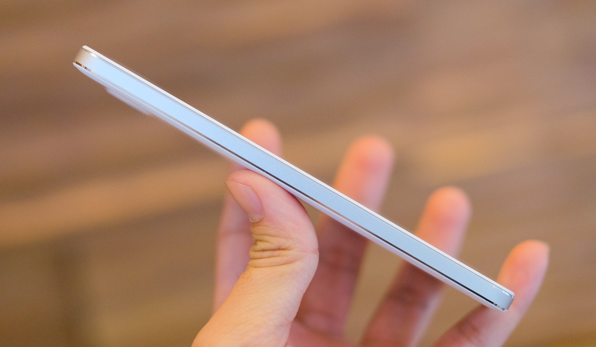 mo hop Lumia 650 anh 7