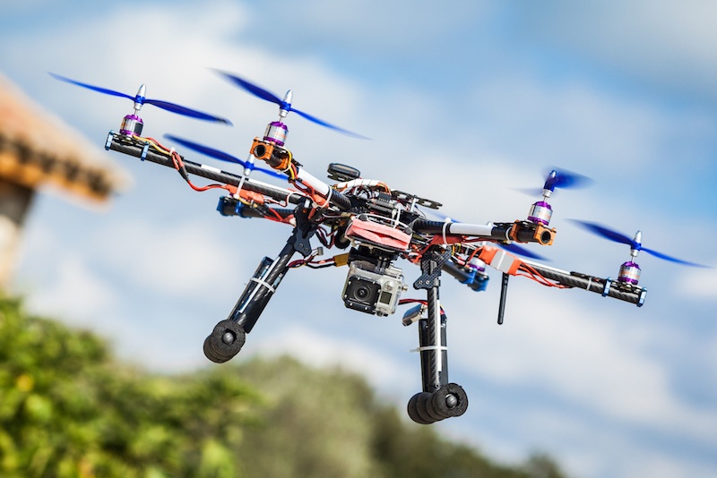 Drone va cham voi may bay cua Anh hinh anh