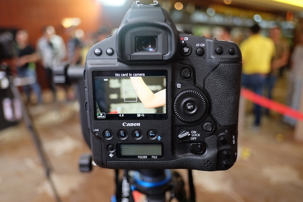 Canon EOS-1D X Mark II ra mat o Viet Nam hinh anh