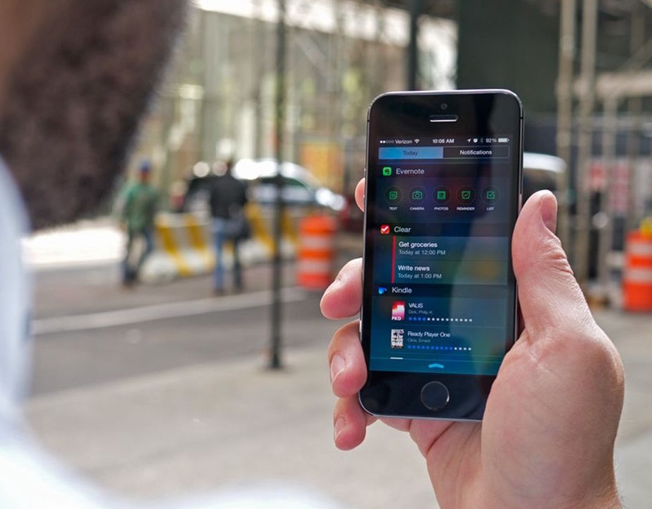 6 game co the choi ngay tren man hinh khoa iPhone hinh anh