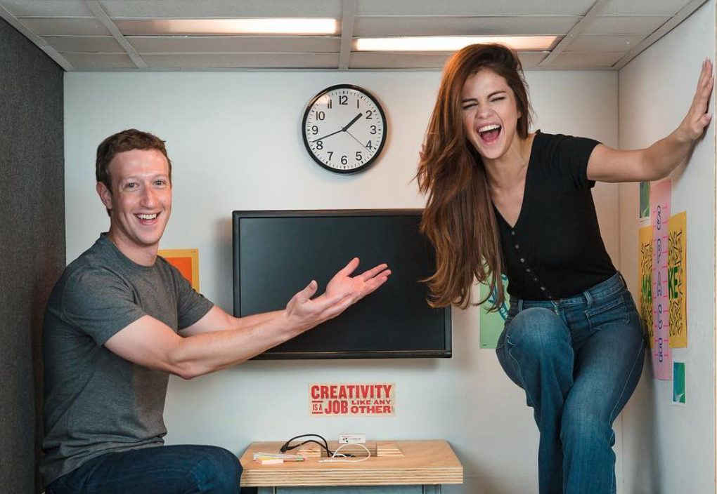 CEO Facebook gap go Selena Gomez trong phong sieu nho hinh anh