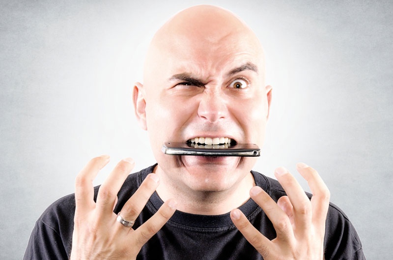 tù nhân nuốt điện thoại ảnh 1 tu nhan nuot dien thoai anh 1