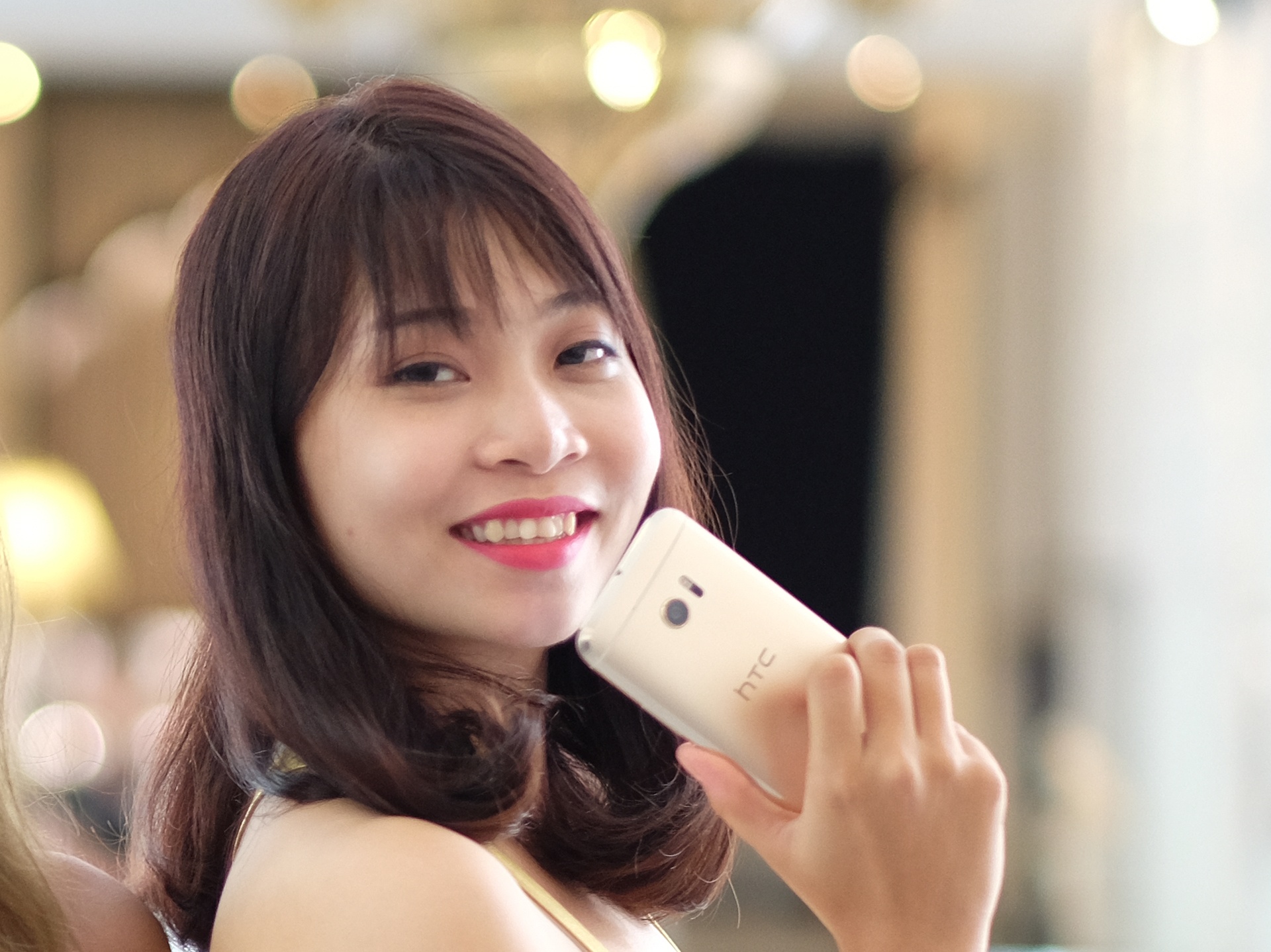 HTC 10 ra mat tai VN, gia tu 16,9 trieu dong hinh anh
