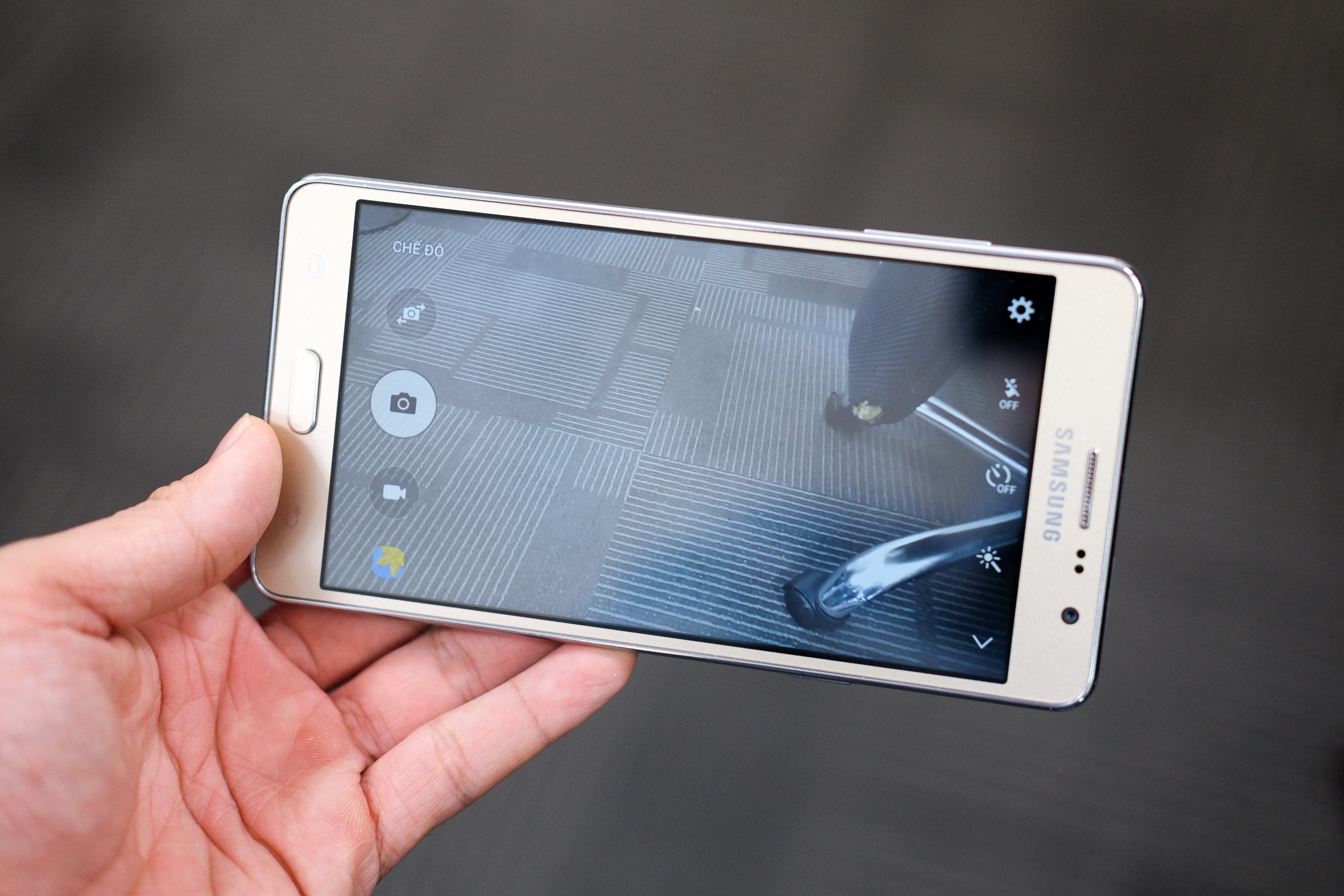 Mo hop Galaxy On7 anh 10