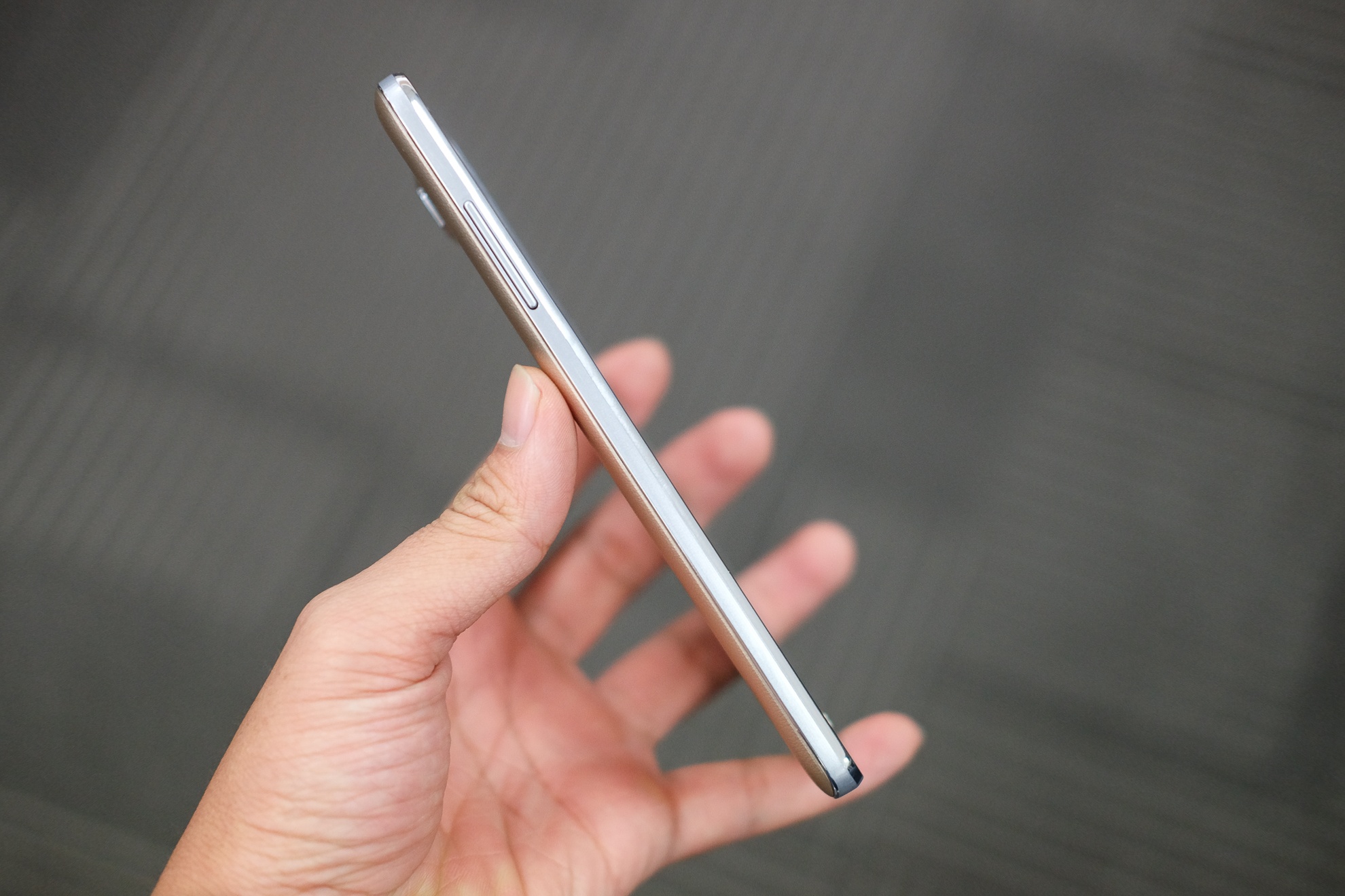 Mo hop Galaxy On7 anh 7