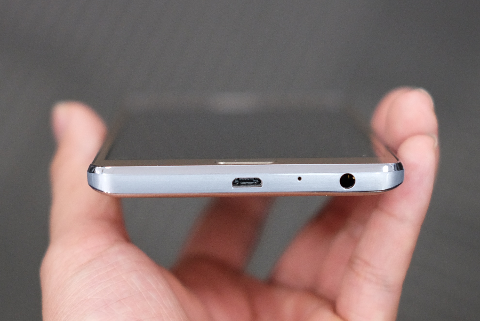 Mo hop Galaxy On7 anh 8