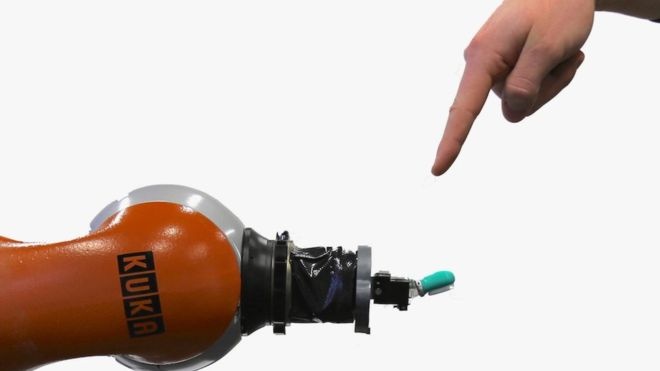 Robot biết đau ảnh 1 Robot biet dau anh 1