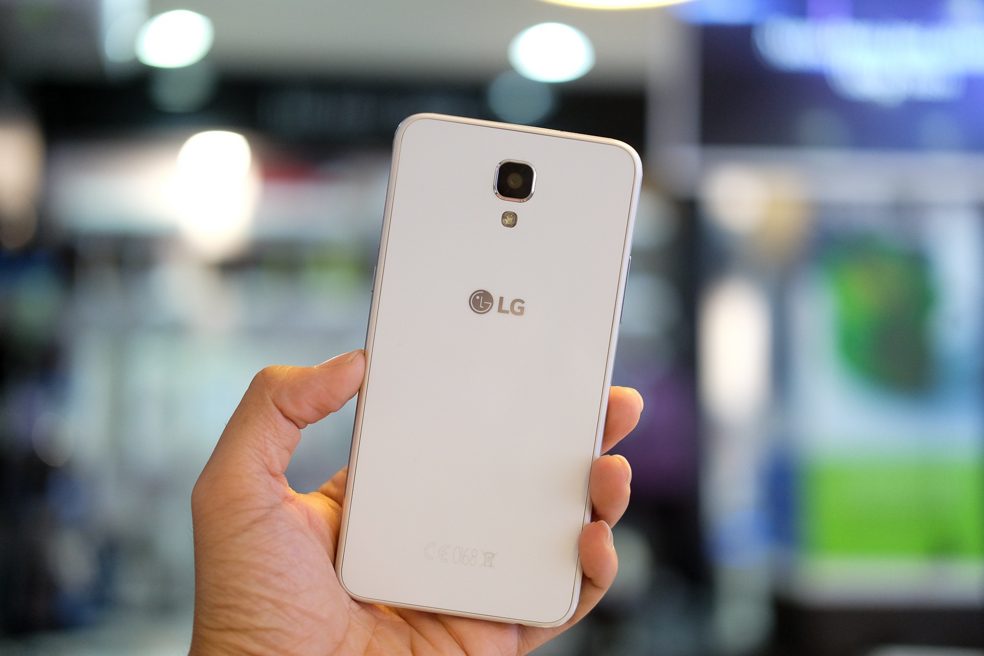 Mo hop LG X Screen gia 5 trieu dong anh 3