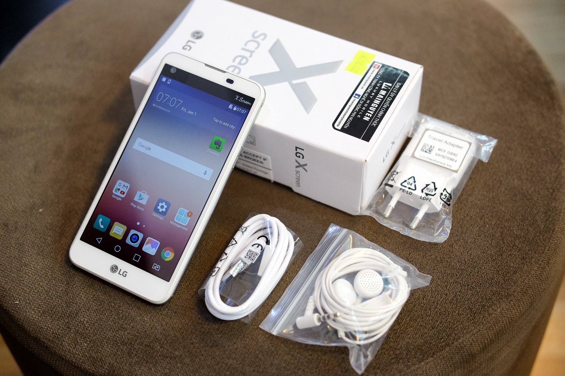 Mo hop LG X Screen gia 5 trieu dong anh 1