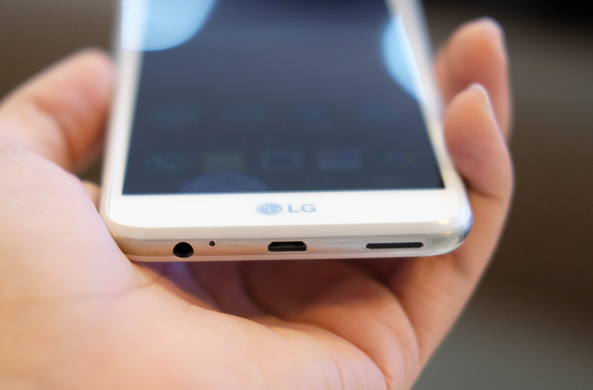 Mo hop LG X Screen gia 5 trieu dong anh 5