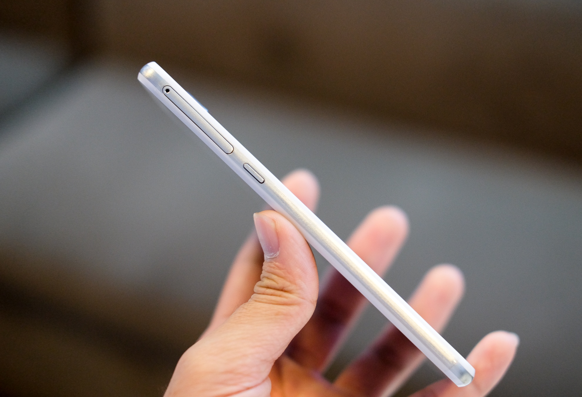 Mo hop LG X Screen gia 5 trieu dong anh 4