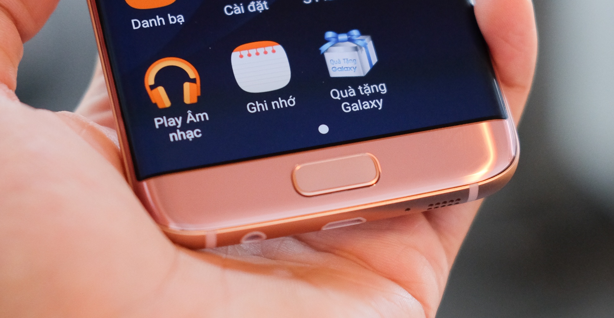 Samsung Galaxy S7 edge mau hong pink anh 10