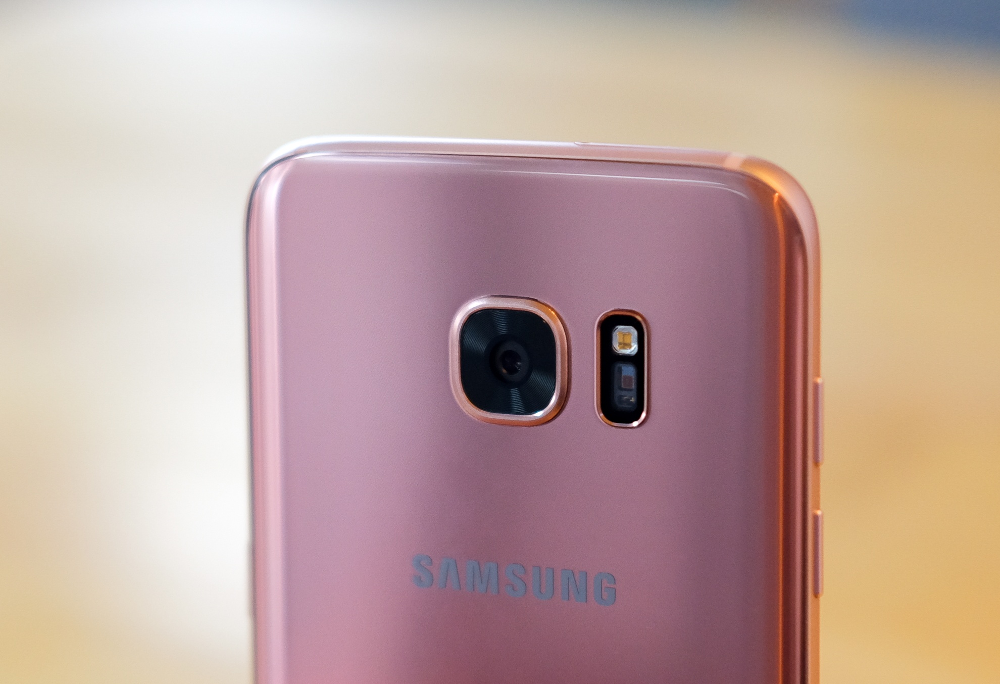Samsung Galaxy S7 edge mau hong pink anh 9