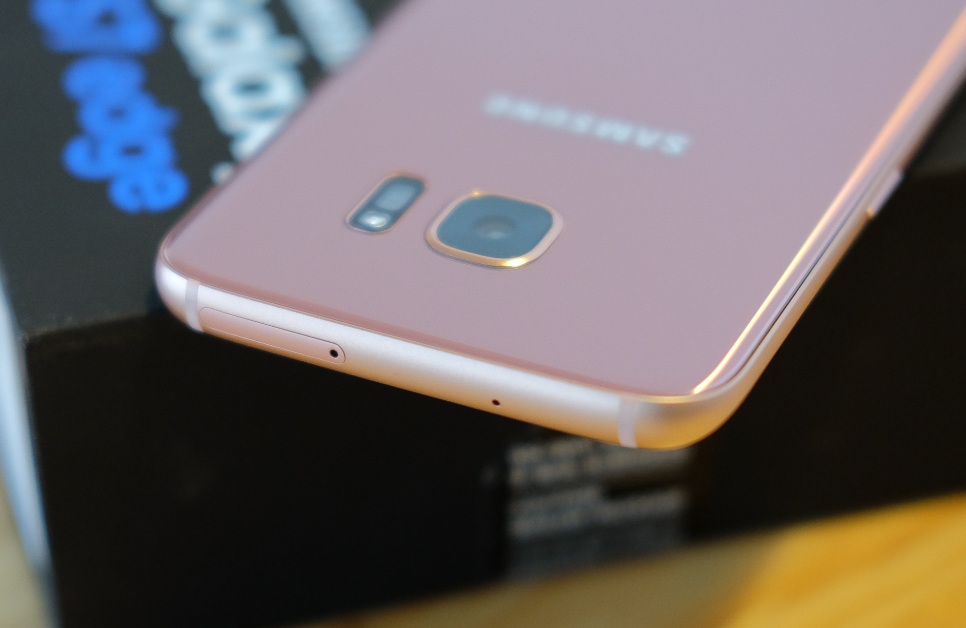 Samsung Galaxy S7 edge mau hong pink anh 6