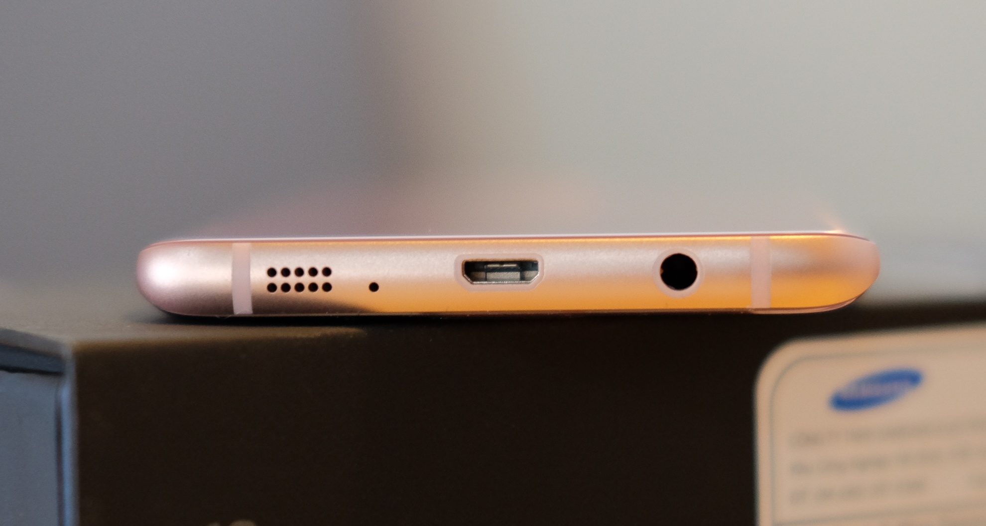 Samsung Galaxy S7 edge mau hong pink anh 7