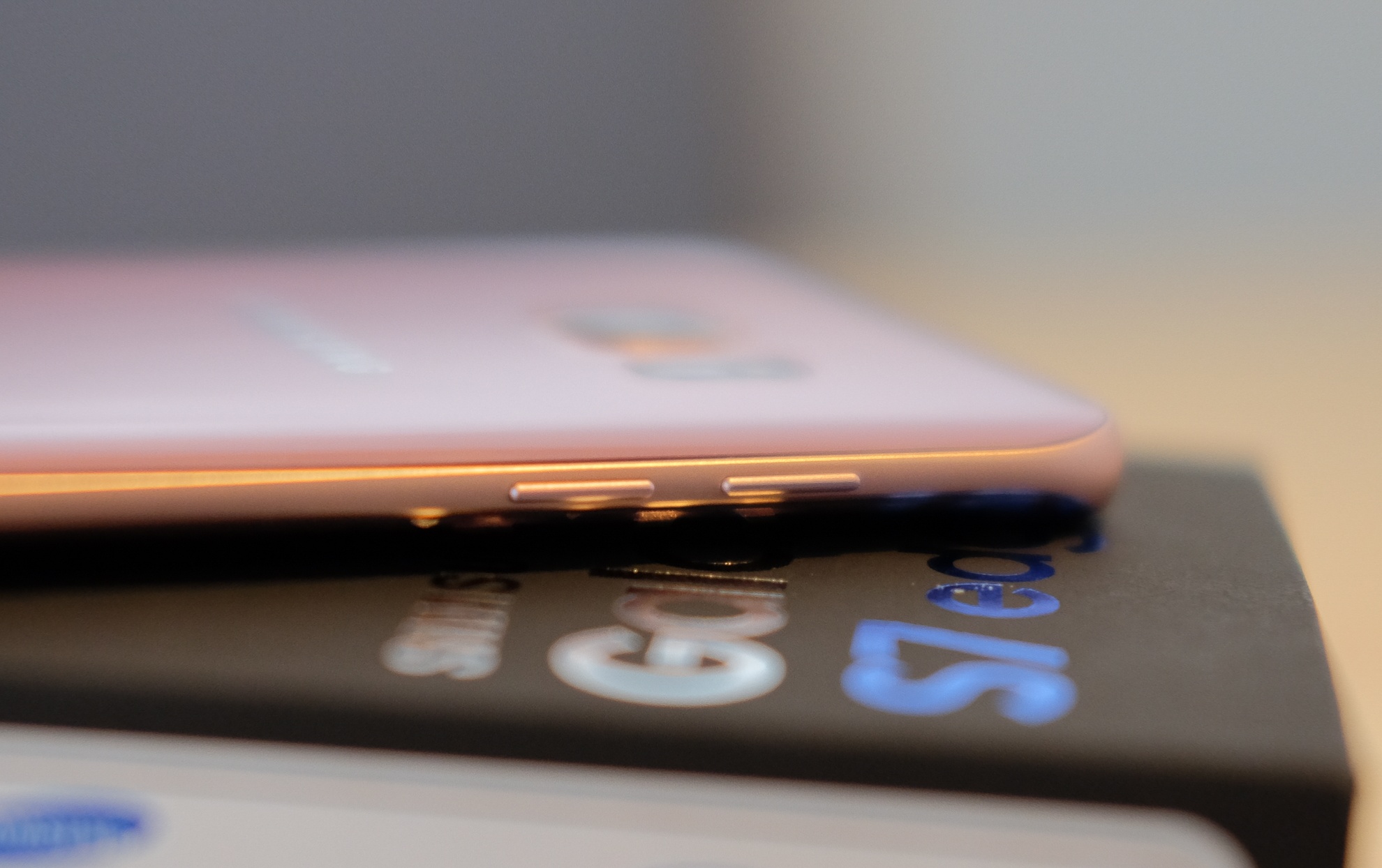 Samsung Galaxy S7 edge mau hong pink anh 5