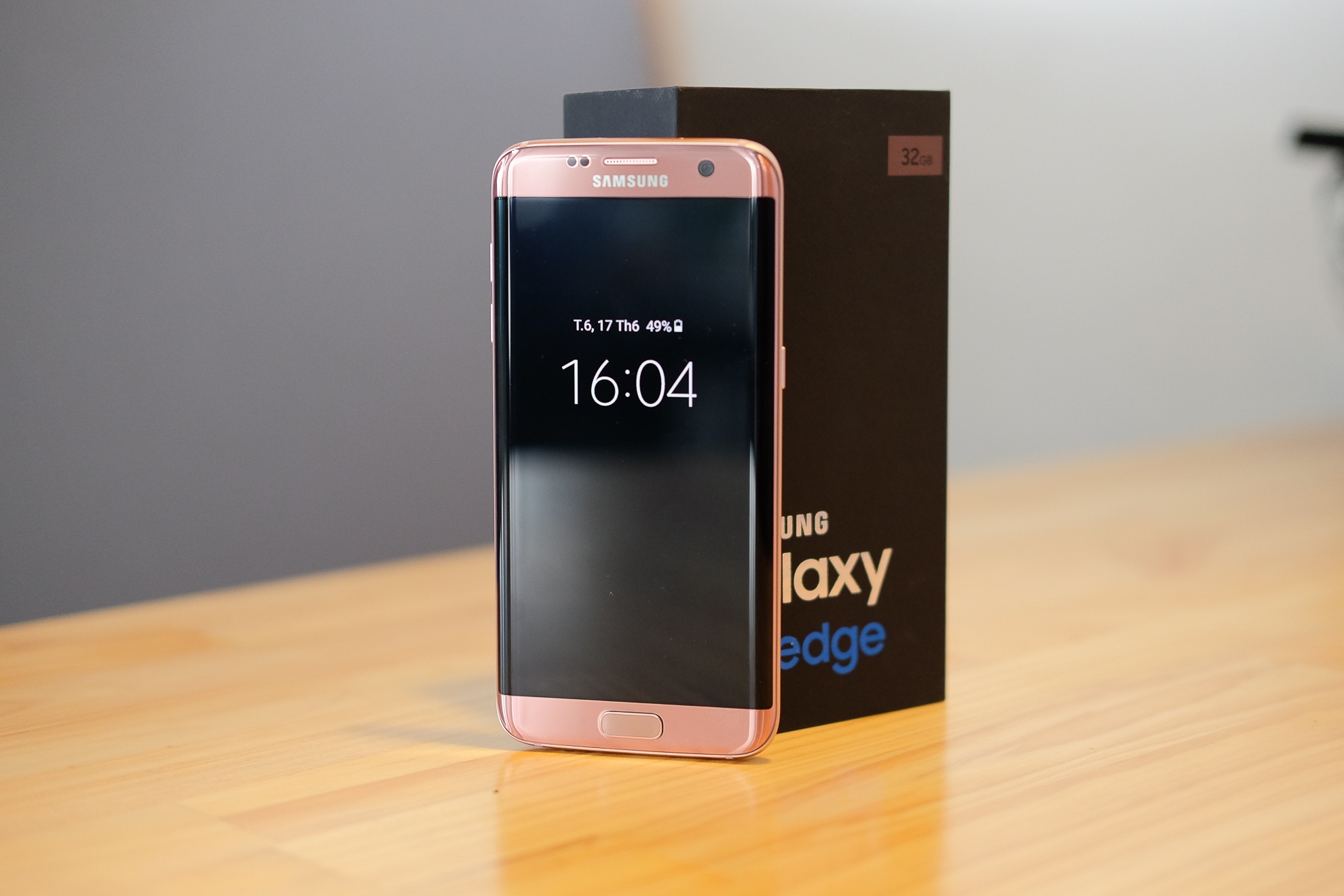 Samsung Galaxy S7 edge mau hong pink anh 4
