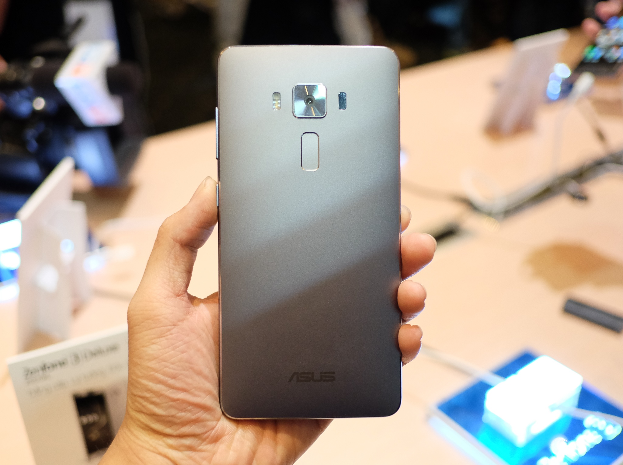 Anh Zenfone3 Deluxe anh 2