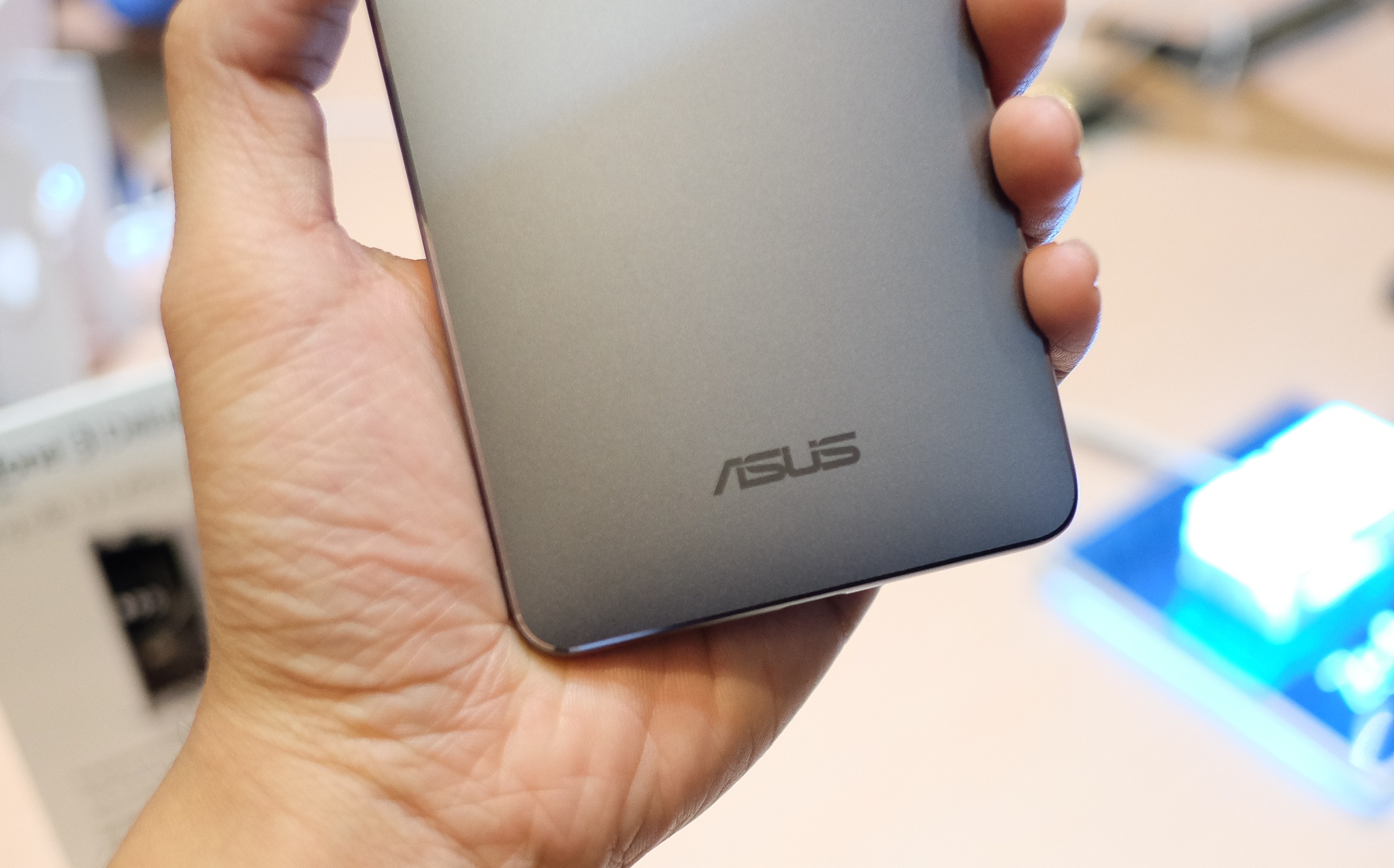 Anh Zenfone3 Deluxe anh 4