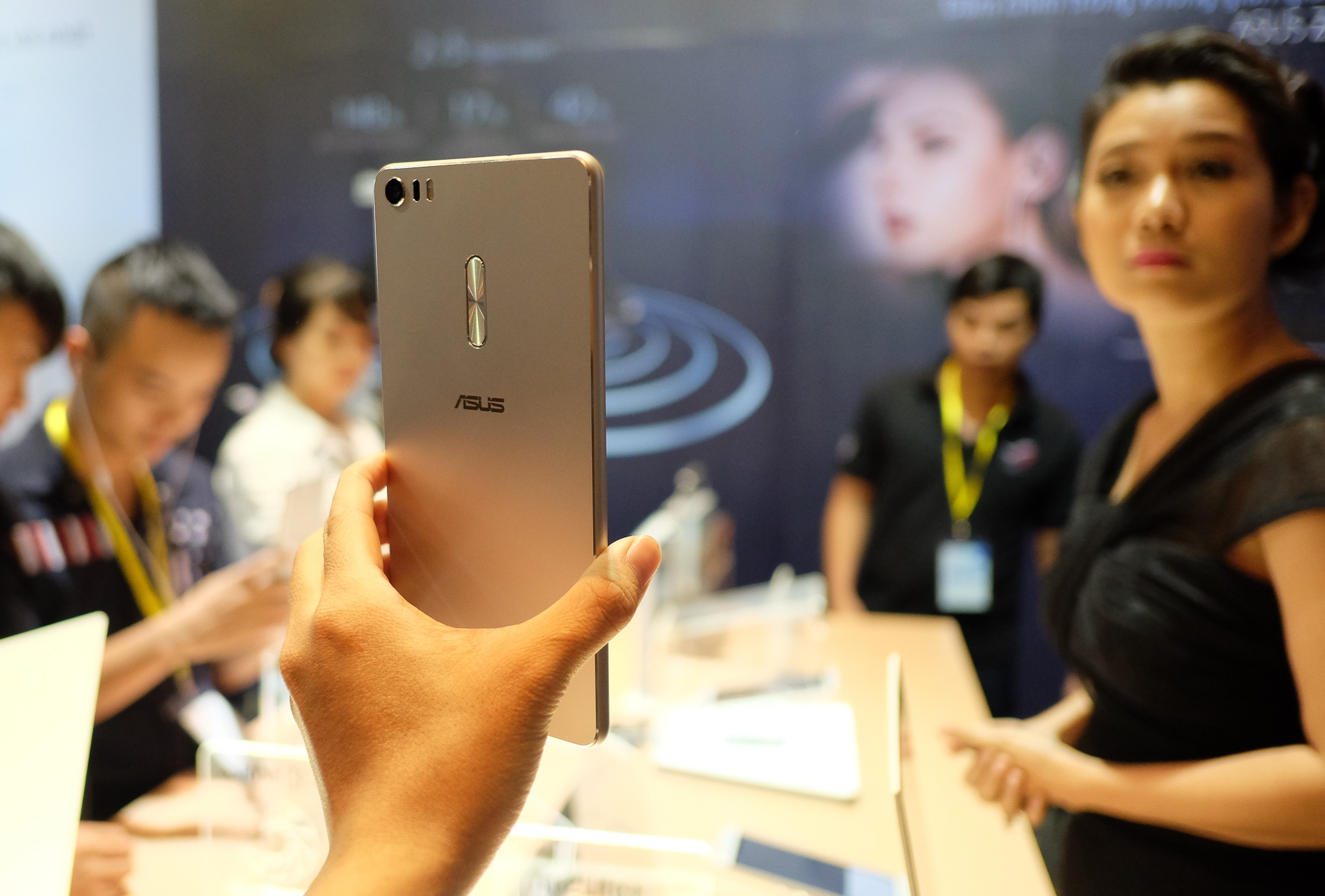 Anh thuc te Zenfone 3 Ultra anh 6