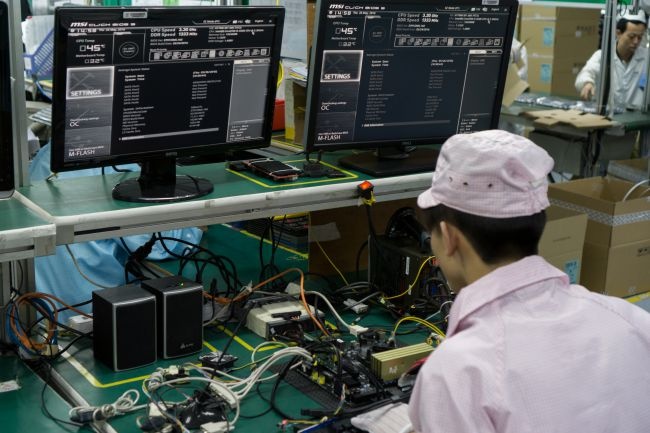 Ben trong nha may bo mach o Trung Quoc anh 7