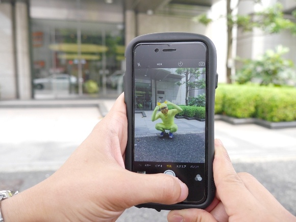 Pokemon ky la xuat hien tren duong pho Tokyo hinh anh