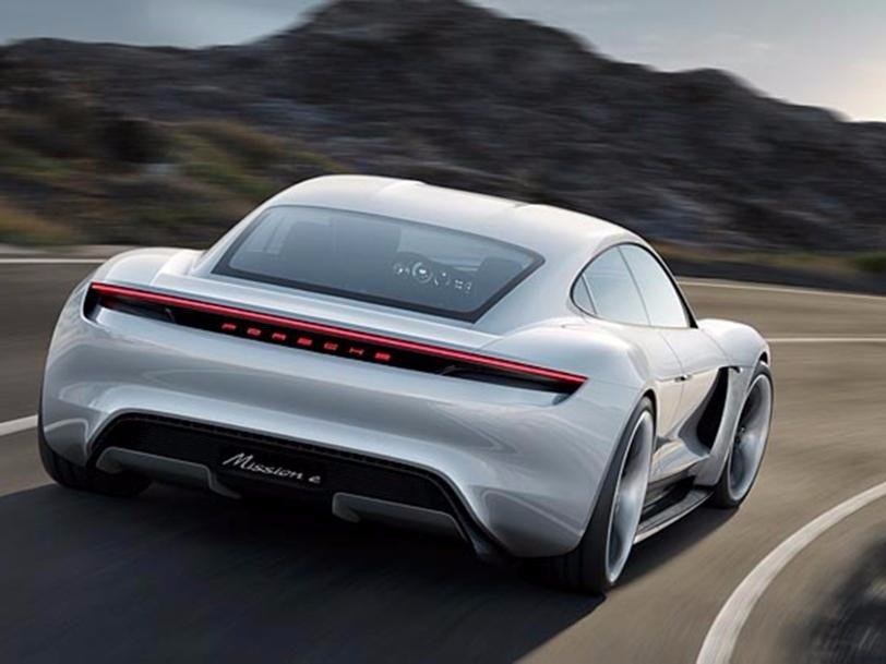 Porsche san xuat xe dien canh tranh Tesla hinh anh