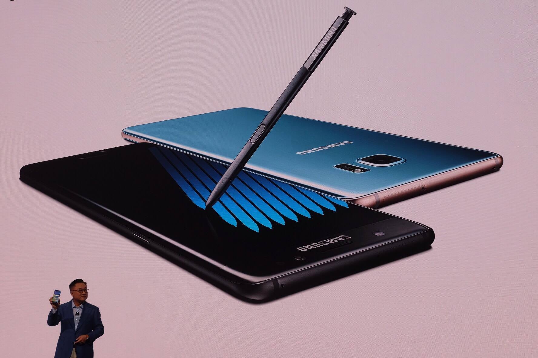 Video Samsung trinh lang Galaxy Note7 voi but S Pen moi hinh anh