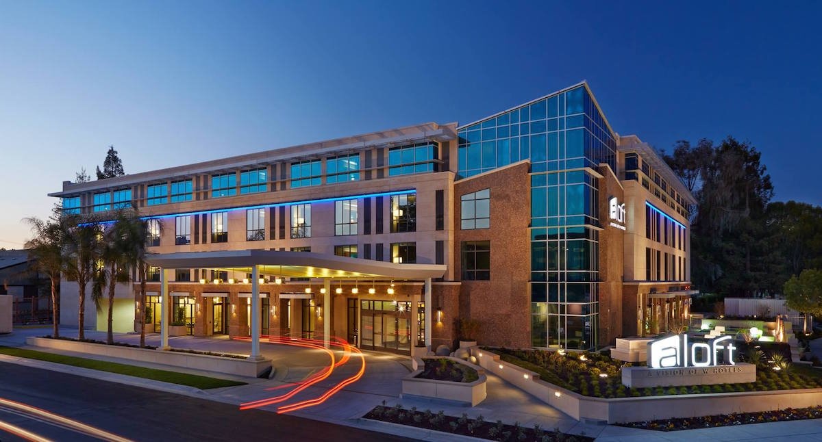 khach san hi-tech anh 1