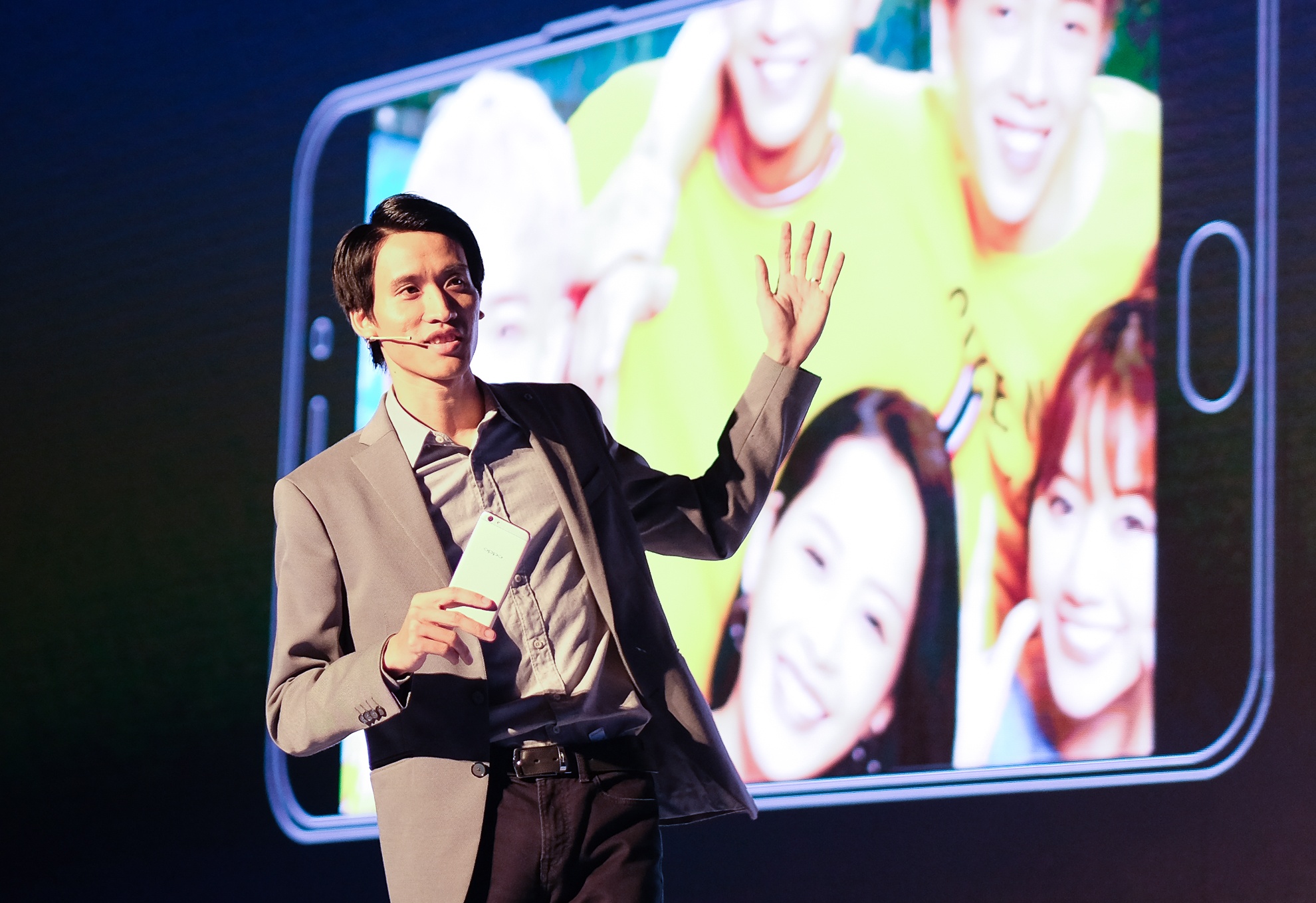 Oppo F1s ra mat voi camera truoc 16 MP, gia 6 trieu hinh anh