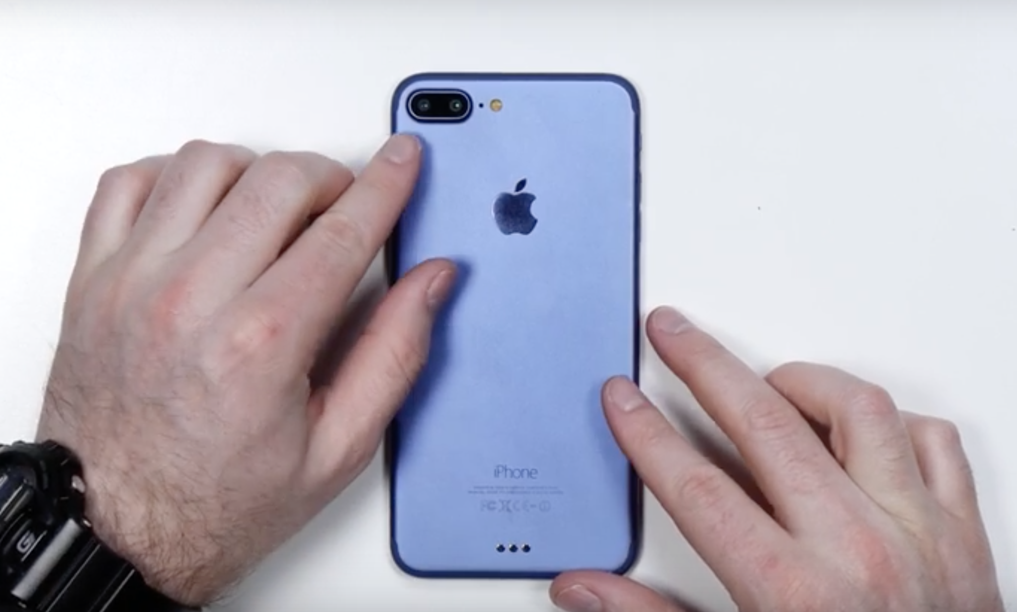 Ban mau iPhone 7 Plus mau xanh dam lan dau xuat hien hinh anh