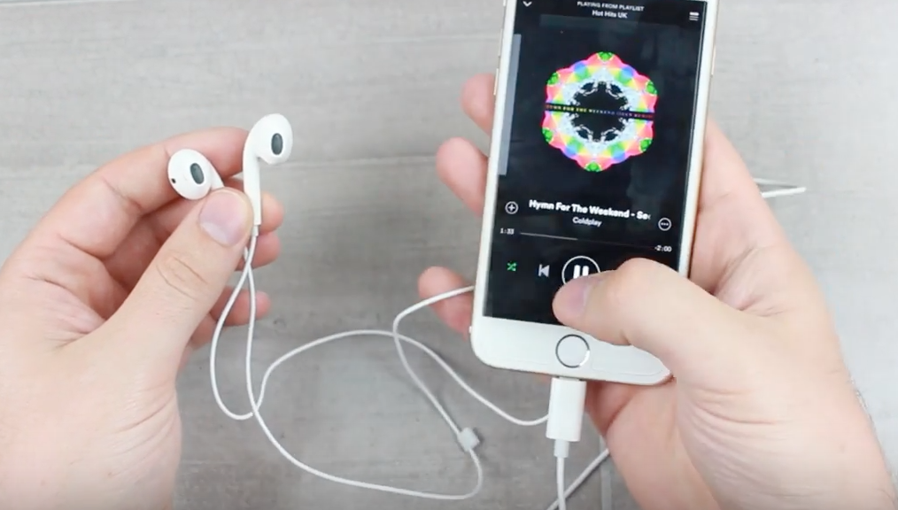 Dung thu tai nghe lightning cua iPhone 7 hinh anh