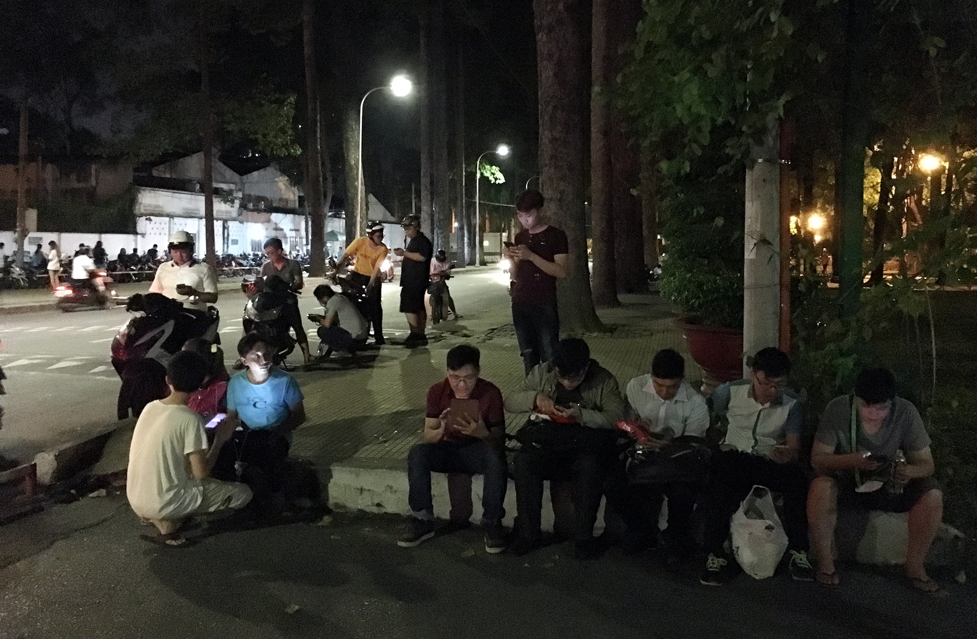 Săn Pokemon công viên Tao Đàn ảnh 1 San Pokemon cong vien Tao Dan anh 1