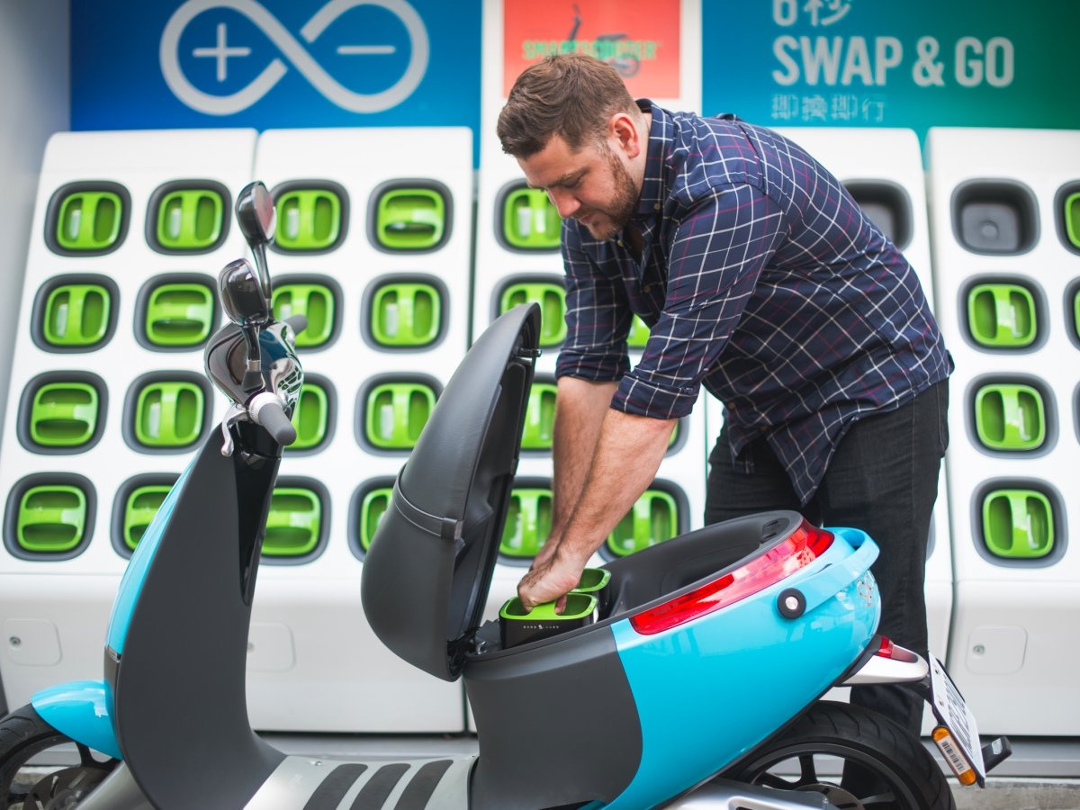 xe may dien thong minh dau tien anh 9