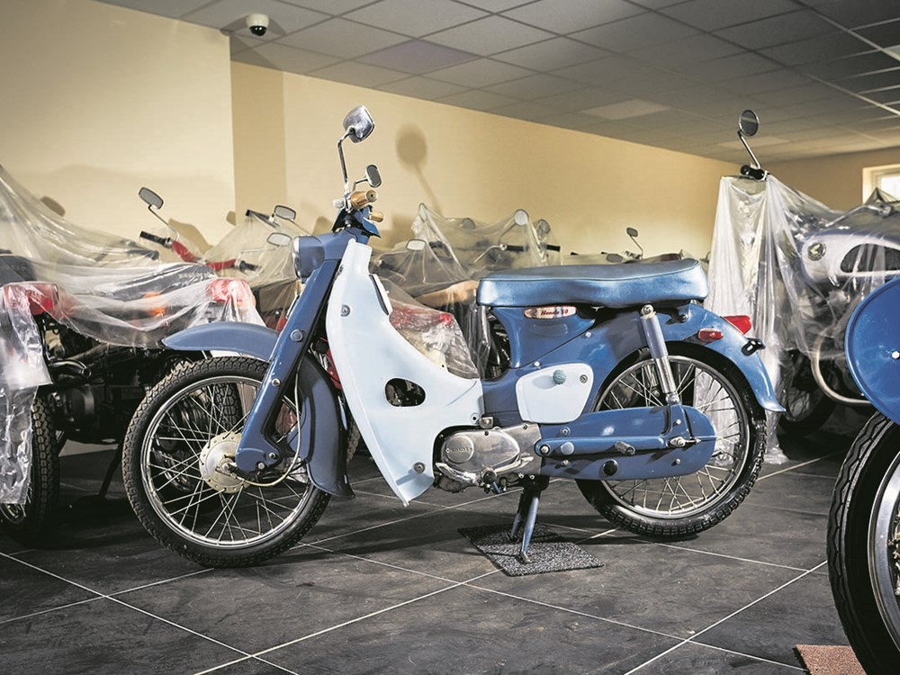 7 mau xe may huyen thoai cua Honda hinh anh