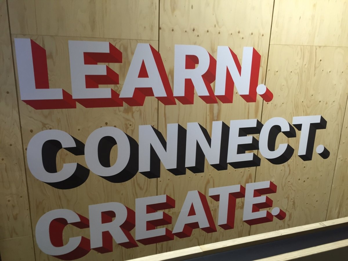 Van phong YouTube Space anh 3