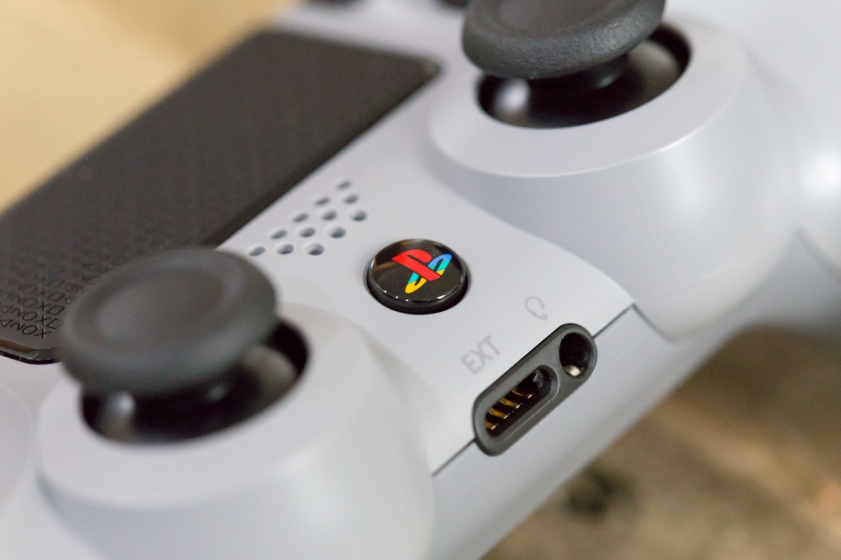 Sony se cong bo 2 ban PS4 moi vao thang sau hinh anh