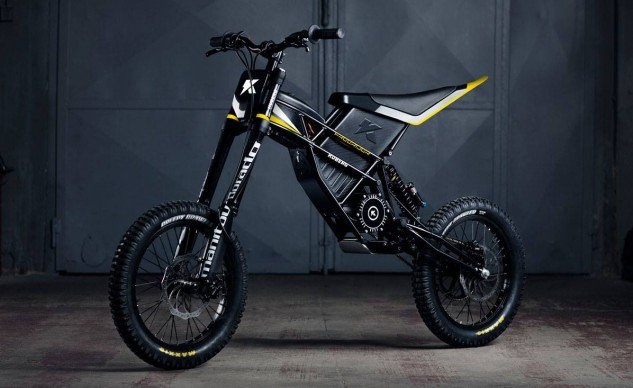 Moto dien cho tin do offroad tai Cong hoa Sec hinh anh