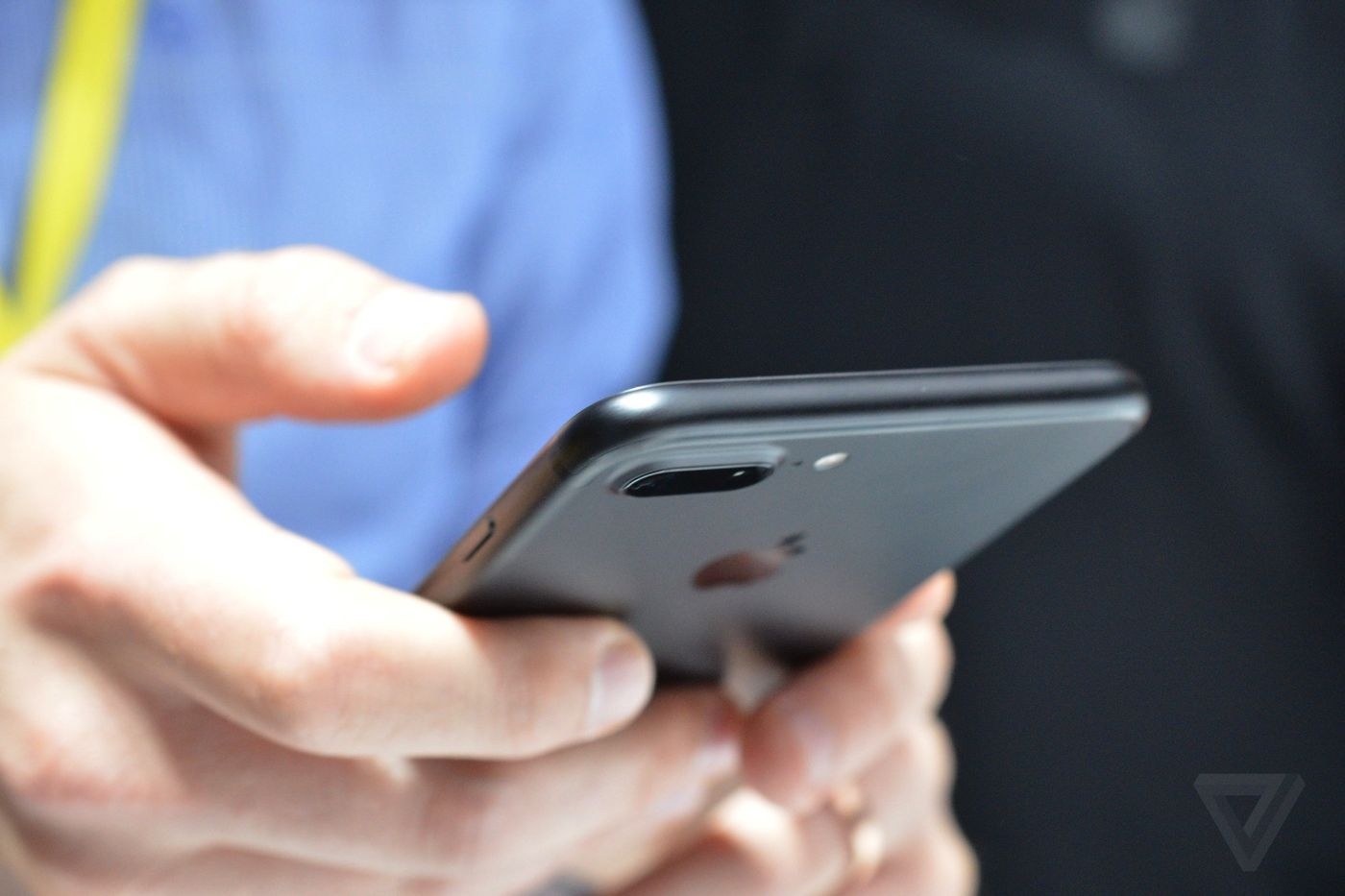 iPhone 7 Plus ban Jet Black chao gia 38 trieu dong o VN hinh anh