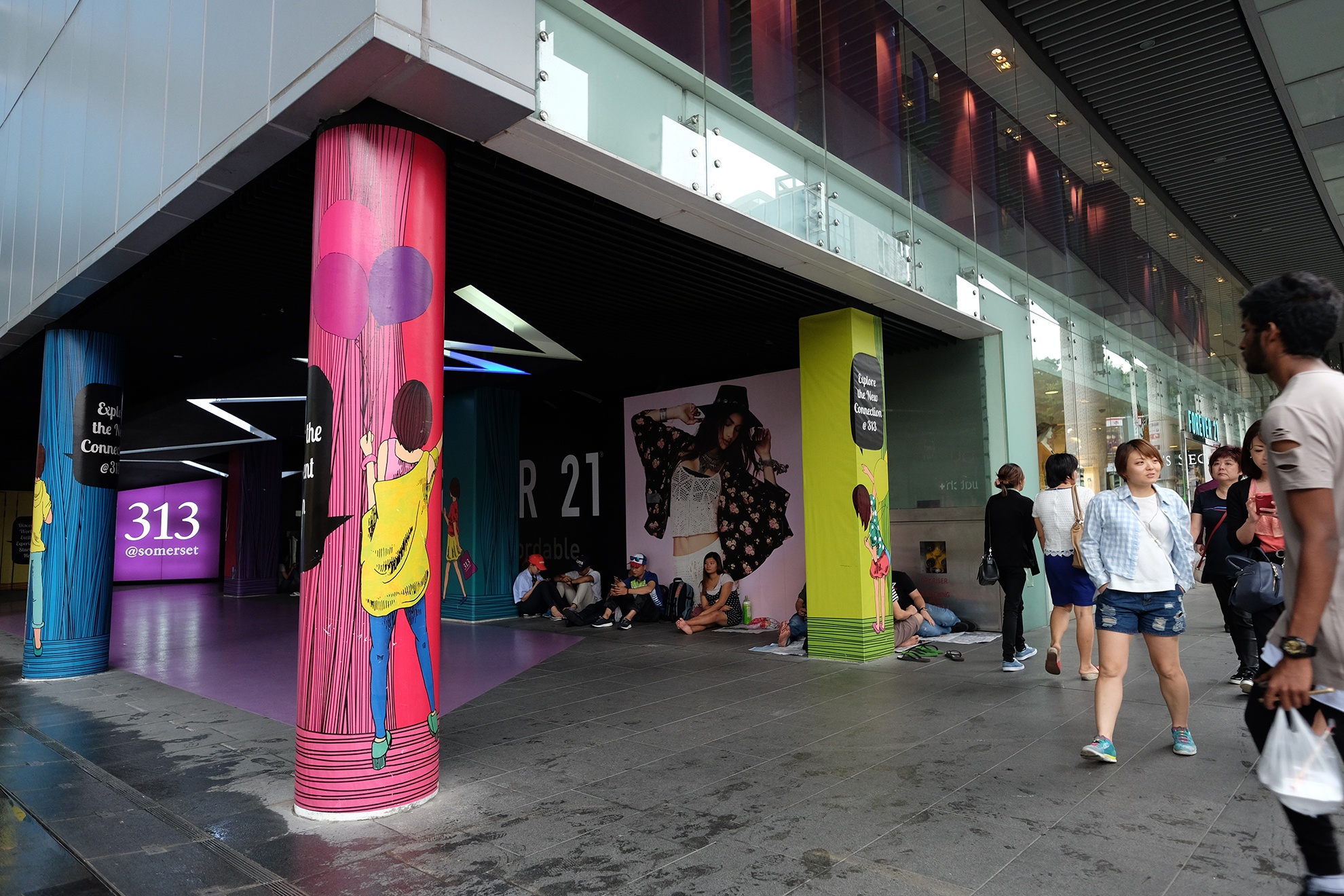 Xep hang mua iPhone 7 o Singapore anh 1