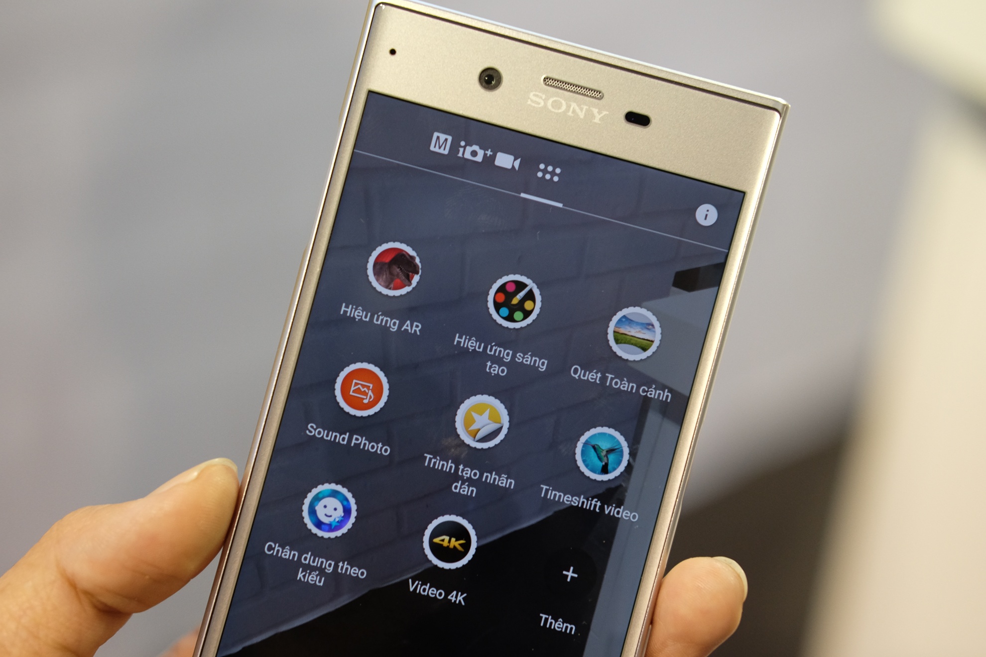 Sony Xperia XZ gia anh 11