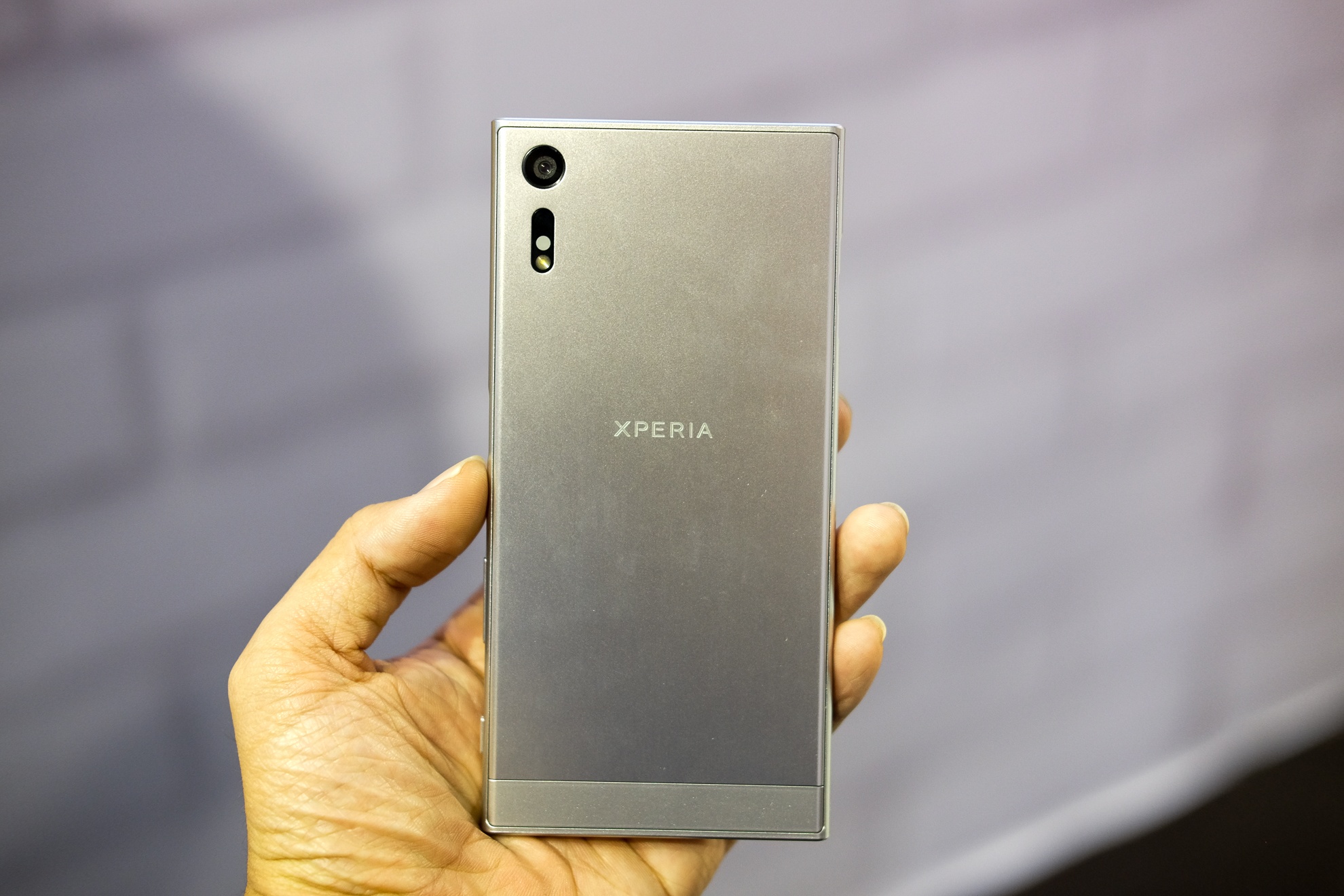 Sony Xperia XZ gia anh 2