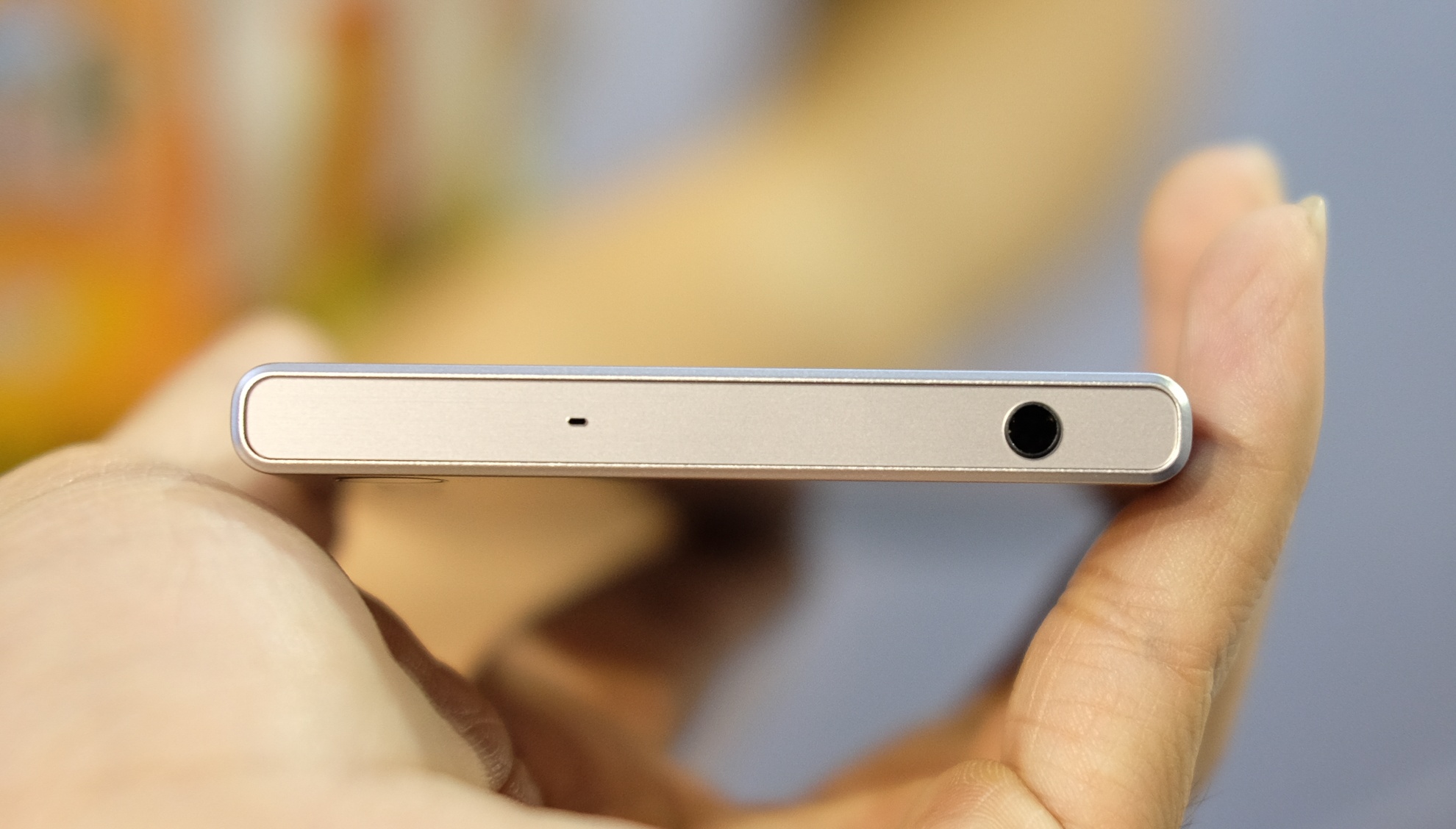 Sony Xperia XZ gia anh 5