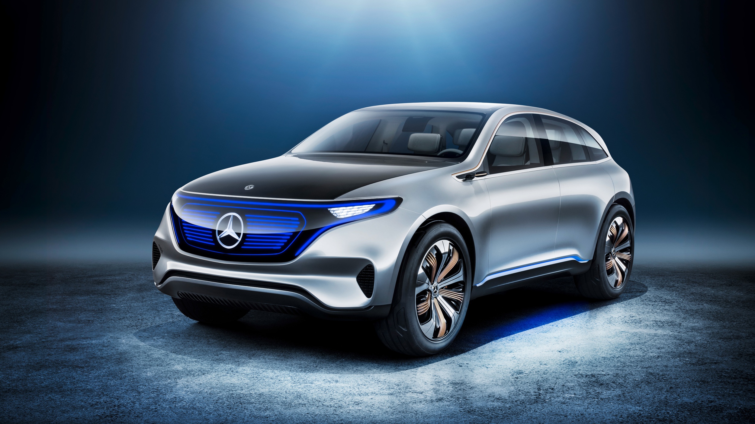 Ban mau SUV chay dien moi cua Mercedes-Benz hinh anh