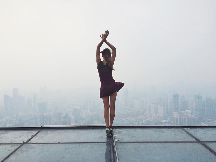 selfie tren toa nha cao tang anh 7