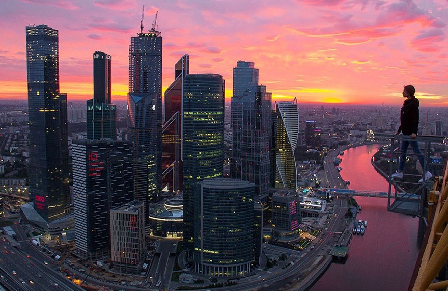 selfie tren toa nha cao tang anh 9