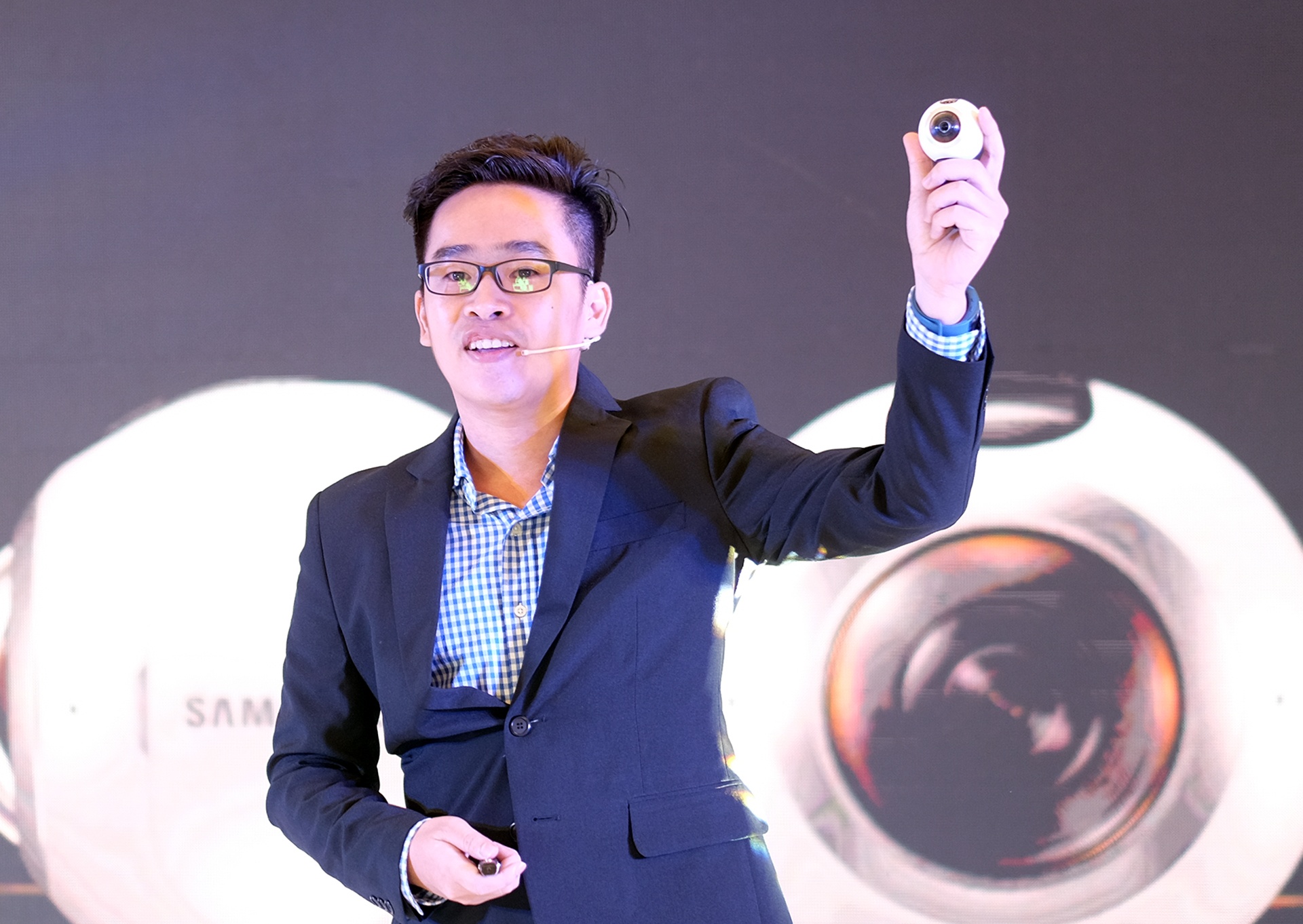 Samsung Gear 360 ảnh 1 Samsung Gear 360 anh 1