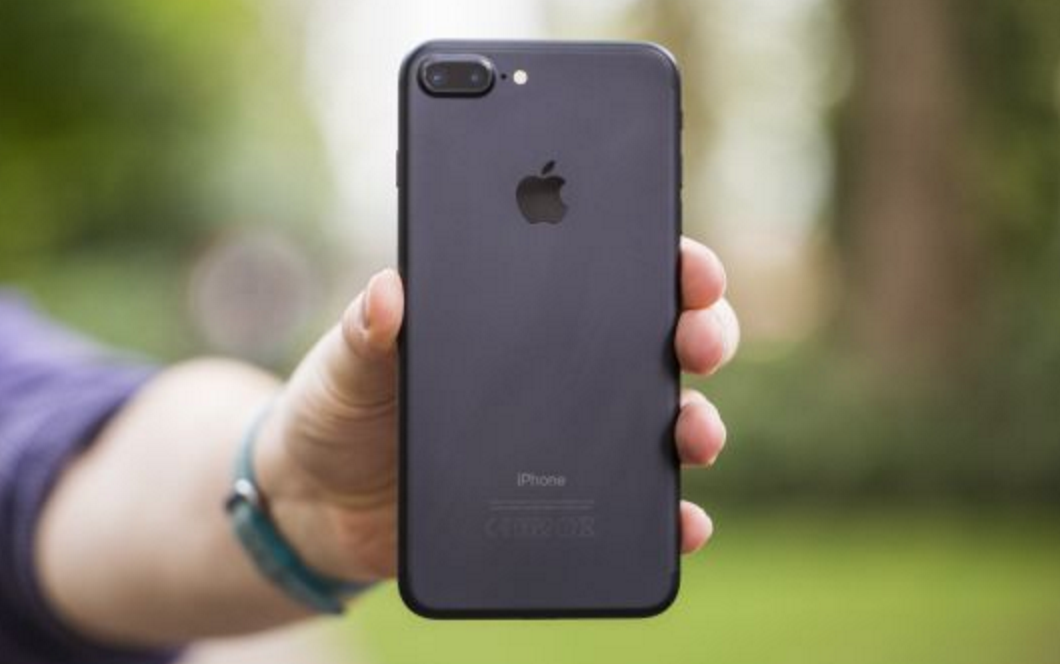 Nguoi Viet lao dong vat va nhat Dong Nam A de mua iPhone 7 hinh anh