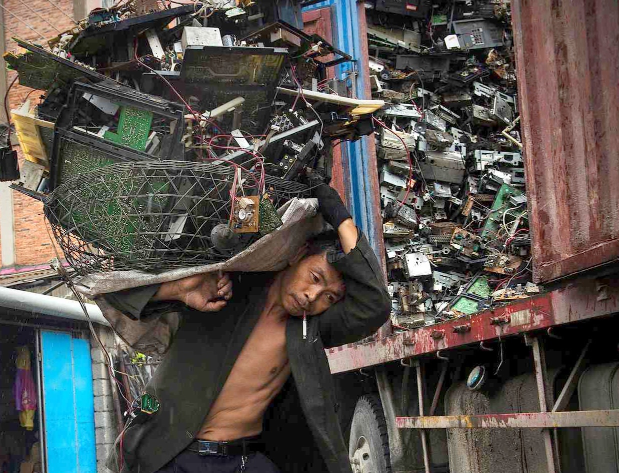 Ben trong 'thu do phe thai' cong nghe o Trung Quoc hinh anh