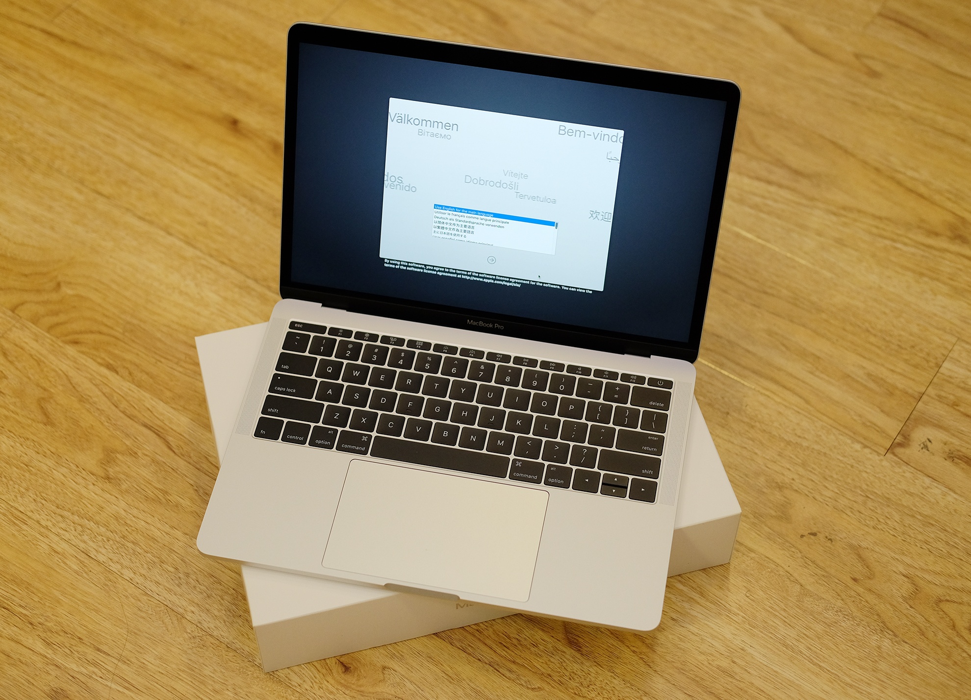 Mo hop MacBook Pro 2016 sieu mong ve VN gia 38 trieu dong hinh anh